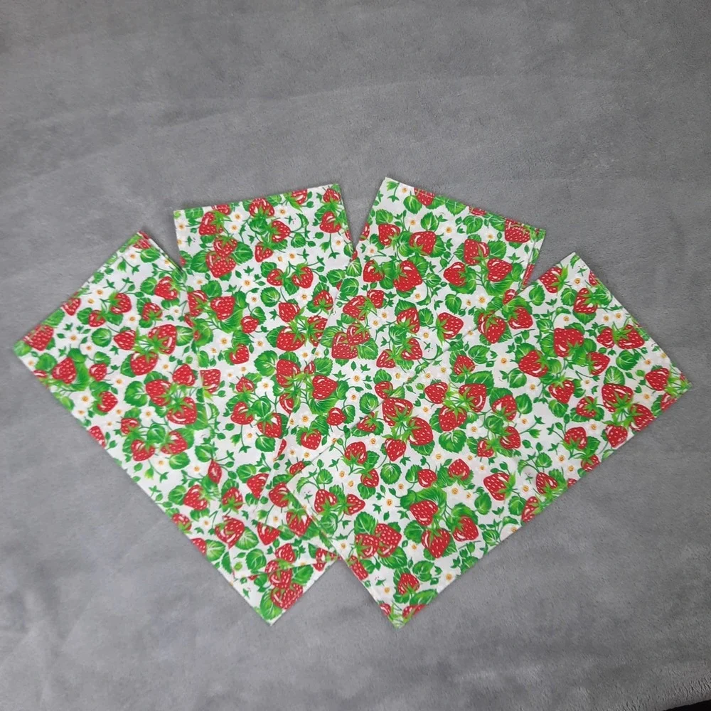 VTG Handmade Cloth Napkins Strawberry Flowers Cotton Set of 4 Cottagecore 13x12